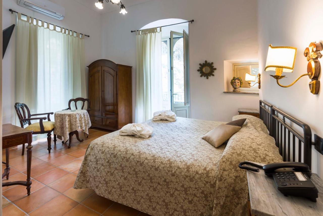 Hotel Bel Soggiorno ตาออร์มินา ภายนอก รูปภาพ