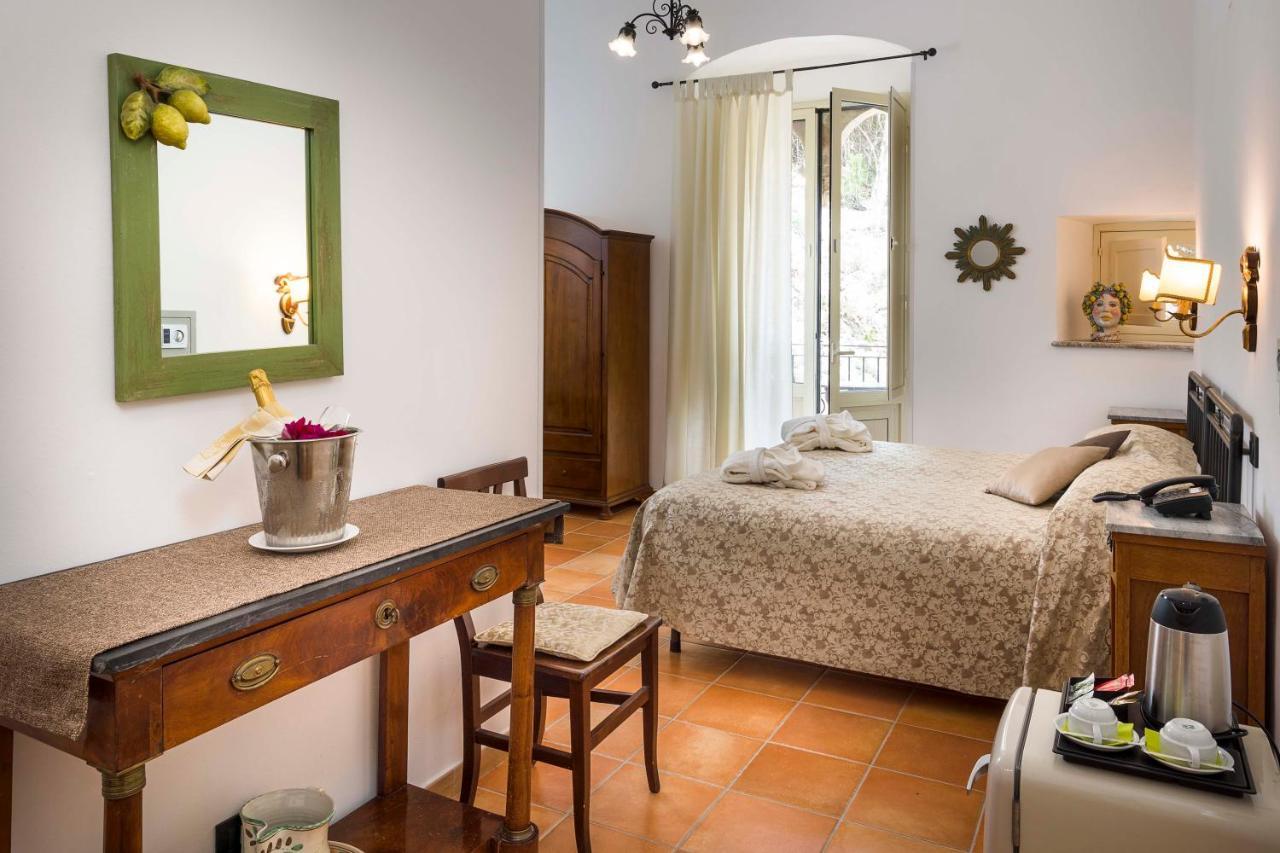 Hotel Bel Soggiorno ตาออร์มินา ภายนอก รูปภาพ
